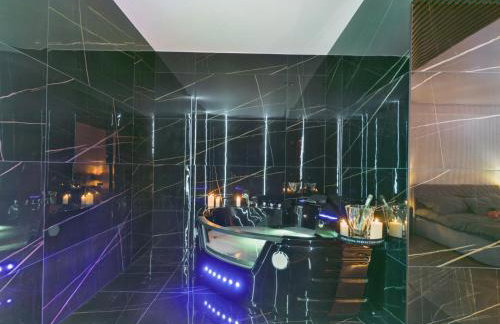 Jacuzzi LoveAparts Marki Romantic Getaway - Photo 47