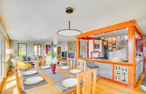 Gig Harbor Home Large Deck, Outdoor Dining Area - Foto 6