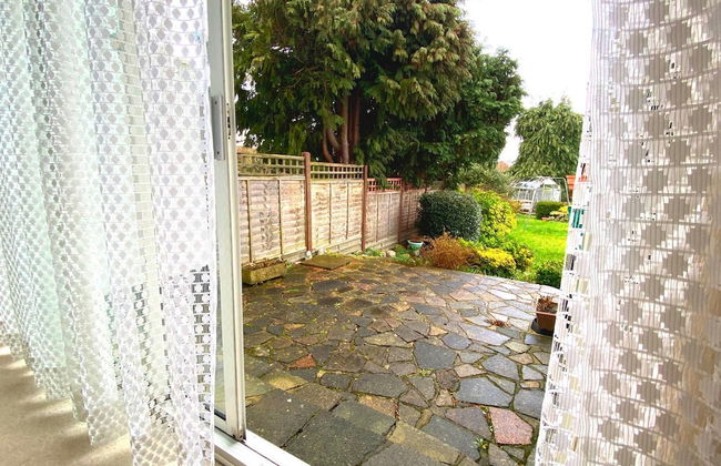 Bright and Spacious 4 Bedroom Home - Foto 28