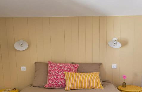 Feet in the water, 100 m from the city center - Photo 13