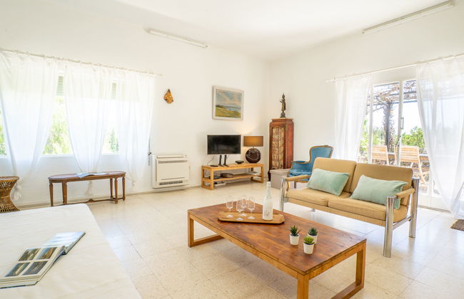 4 bedroom House in Ceyreste with private pool and garden - Photo 7