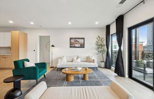 Skyline Nights in Downtown Nashville Walk to Broadway with Pool and Gym - Foto 8