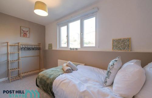 Large 4BR - Ideal Long Stays - Parking - Fast WiFi - Foto 29