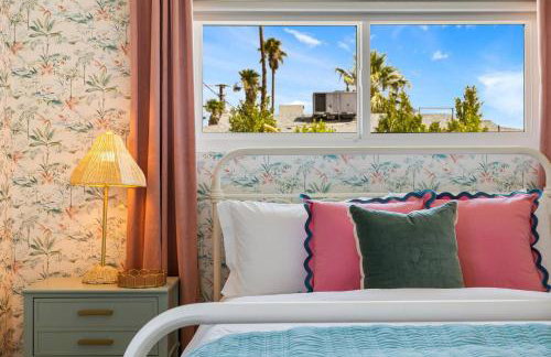 Whimsical Oasis Retreat by Rather Be Properties - Foto 7