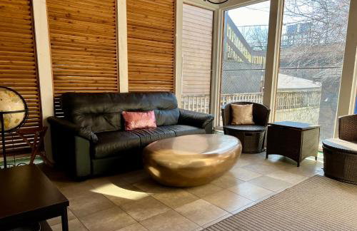 3 br Spacious Home in Ideal Location w Free Parking Back Yard Pets Welcome - Foto 12