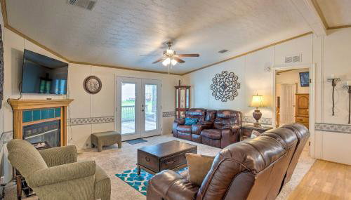 Cedar Creek Lake Access Retreat with Deck - Foto 4