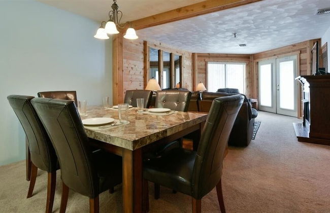 Seven Springs Stoneridge 3 Bedroom Pet Friendly Condo, Ski-In/Out by RedAwning - Foto 15