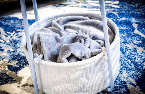 MK 2-Bedroom Contractor's Gem, 5 beds, sleeps 6, free parking - Foto 48