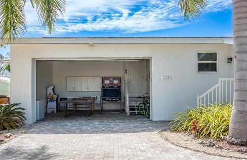 Sea Glass Dreams - Waterfront Pool Home, Mini Golf, Game Room, 110' Dock - Foto 59