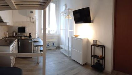 Domus Cassinis Metro and trains at your doorstep - Foto 4