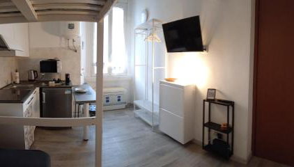 Domus Cassinis Metro and trains at your doorstep - Foto 1