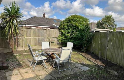 Newly renovated, modern bungalow - quiet location - Photo 3