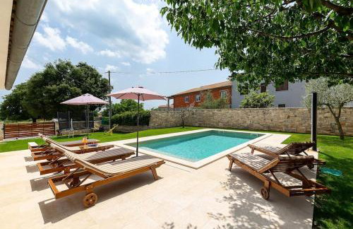 Kuća za odmor s bazenom Emma - Foto 10