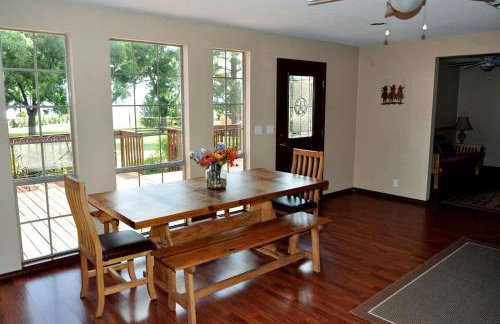 Spacious Lakefront Home with Beach Access and Sports Courts for Fun-Filled stays in Buchanan Dam, Texas - Foto 39