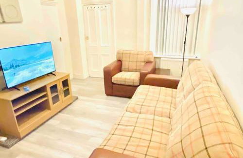 Spacious 2 Bedroom Apt Newcastle Upon Tyne - Photo 6