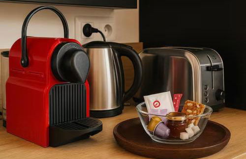 White House - THE SUNNY avec TERRASSE et PARKING privé - 20 min CENTRE - Foto 3