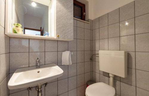 Apartment Stela with heated private pool and Whirlpool Gornje Sitno - Photo 32