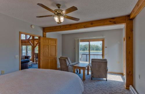 Custom Waterfront Lodge, 4 bed, 4 Bath, Sleeps 12! - Foto 16