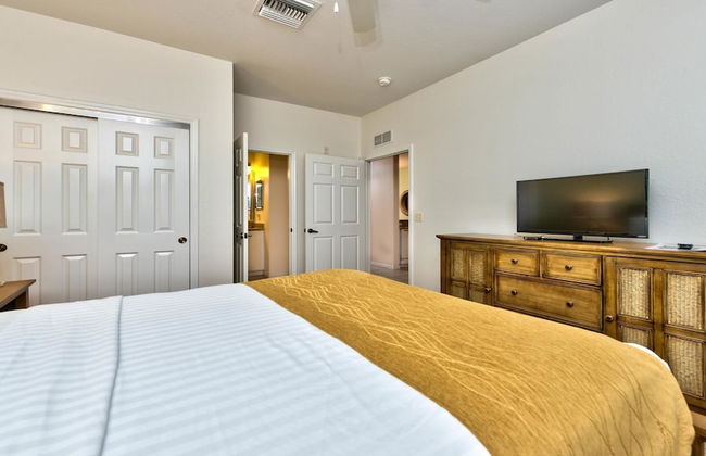 Genoa Vacation Rental: Stylish 2-BR Condo with Golf & Lake Views. Resort-Style Pool, Hot Tub, and Easy Access to Championship Golf. Minutes from Naples Beaches, 5th Avenue S, and Marco Island - Foto 7