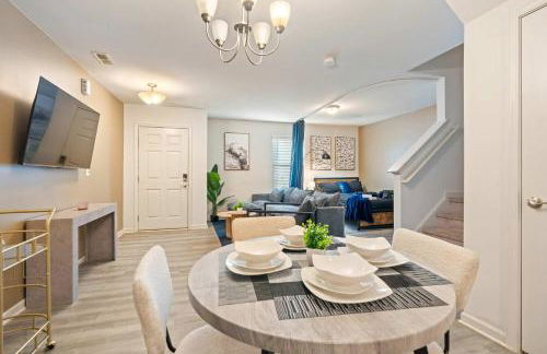 4BR Townhouse King Bed 2-Story Near NC State - Foto 3