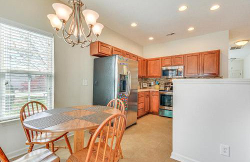 Cozy Greensboro Townhome with Community Pool and Grill - Foto 6