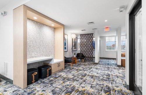 Modern 2BR 2BA Condo Sleeps 8 with Gym Laundry 20 Min to NYC - Foto 53