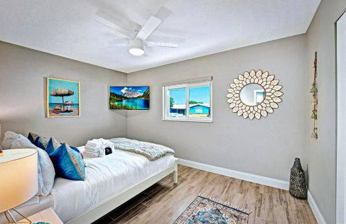 NEW Waterfront Tropic Oasis - Heated Pool, Canal, Dock, Air Hockey - Foto 39