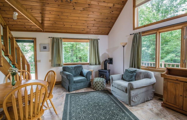 Cottage in the Woods - Photo 11