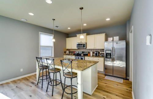 Open Plan Arcade Home with Natural Hardwoods Sleeps 10 - Foto 7