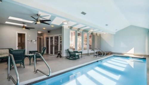 3 bedroom w indoor pool hotub - Foto 5