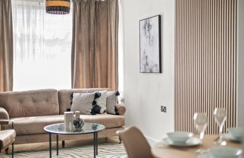 Stylish Flat I Sleeps 6 I With Parking - Photo 19