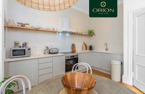 ORION SHORT STAYS is a Renewable Energy Specialist accommodation Provider based in Dundee, We have many properties available for large groups, ASK us for more details and for Custom Quotes, Many properties close to the PORTs and for Large Teams of 100 - Foto 22