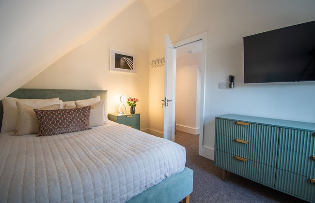 2 Bedroom Flats in Covent Garden - Photo 6