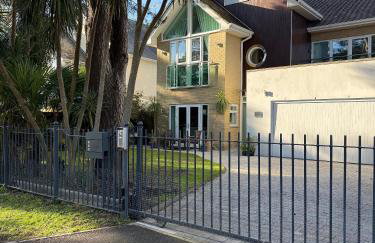Luxury Villa with Beach Hut and Hot Tub - Photo 35