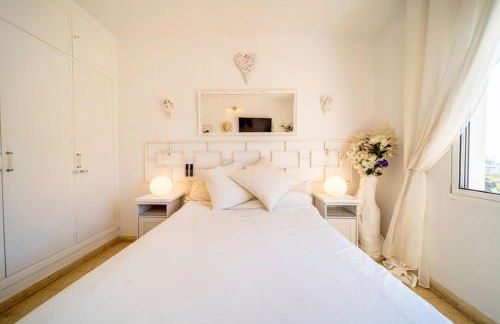 Sun-Drenched, Sea-View Apartment with Giant Patio! - Photo 35