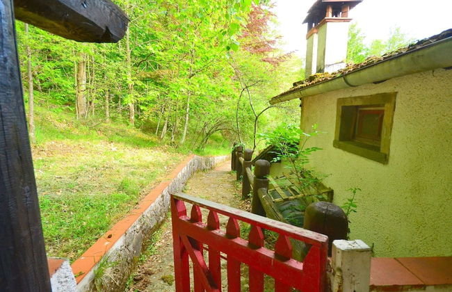 Peaceful Retreat With Shared Pool - Photo 27