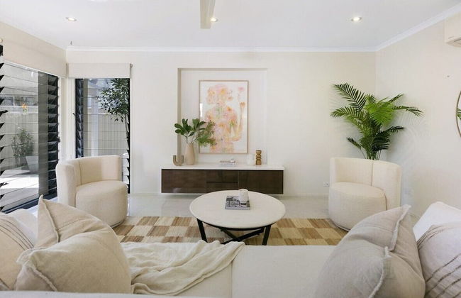 Riviera Road Miami - 4BRM Dual Villa - Photo 10