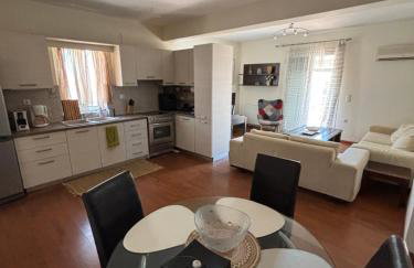 Elegant Flat in Elliniko with Sea View & Parking - Foto 1