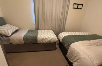 Cosy 2 Bedroom House - Large Driveway, EV Socket, WiFi, Contractor & Leisure Stays - Foto 16