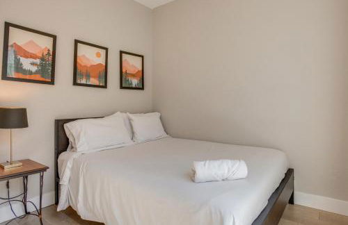 Rooftop Deck and Hot Tub Walkable Denver Townhome - Foto 17