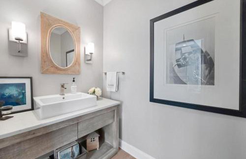 Stunning Beach Getaway - Steps to Ocean - Foto 20