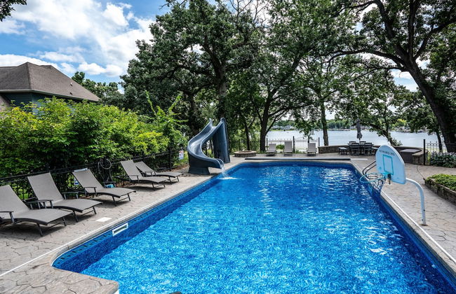 Island Getaway on Delavan Lake - Photo 33