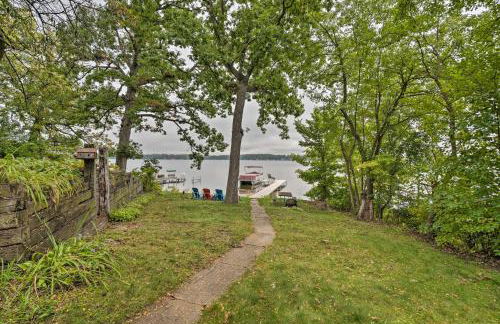 Spacious Lakehouse with Deck, Kayaks, and Dock! - Foto 40