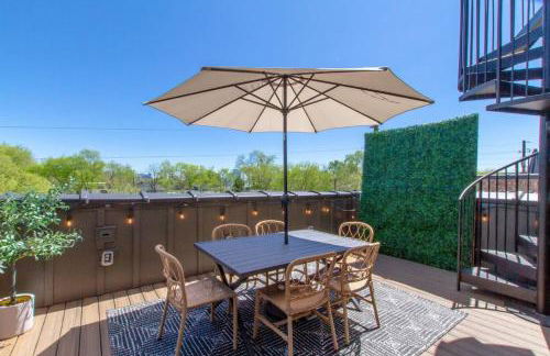 The Ultimate Double Rooftop Deck with Skyline Views - Foto 47