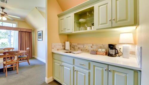 Springfield Studio Rental w/ Golf Course View! - Foto 3