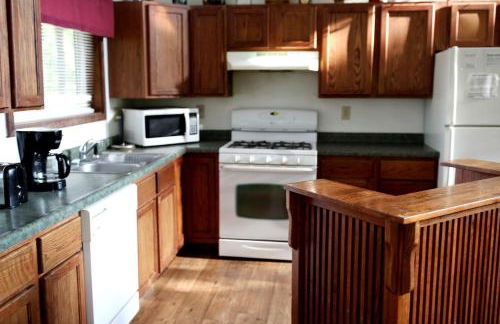 Lakefront Vacation Rental with a Deck and Hot Tub near Wisconsin Dells - Foto 18