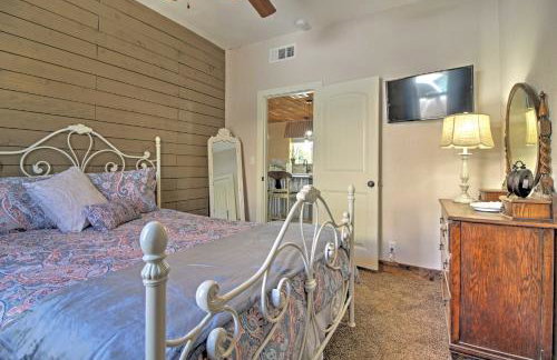 Newly Remodeled Home with Yard in Downtown Caliente! - Foto 15