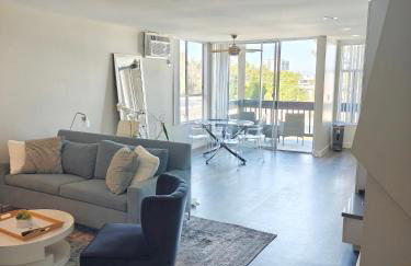 Skyline Escape 1-Bedroom with Balcony and Roof-Top Pool - Foto 9