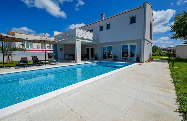 Matohanci Dazzling Villa With Pool - Foto 58