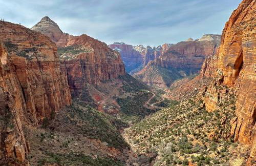Zion Village Resort 415 Private Hot Tub, Ping Pong Table, and Community Pool access - Foto 2